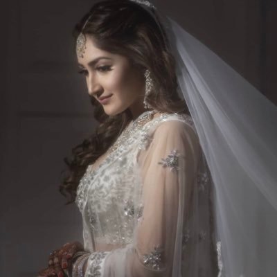 Work hard, dream big and leave the rest to God! Instagram- @sayyeshaa Facebook- https://t.co/D0z1m0AIIM