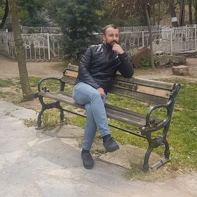 CetinHll's profile picture. Sırada ki şarkı armağan edilecek kadar sıradan bir adamın yolda yıpranma hikâyesi...