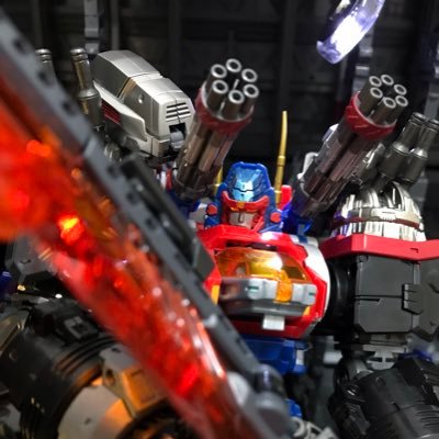 趣味アカ全開！！ ダイアクロン隊員！！！グリッドマン、トランスフォーマー、ガンダム！！！節操なく集めております！ いろんな人と繋がれることを楽しみにしてます！！！(((o(*ﾟ▽ﾟ*)o)))