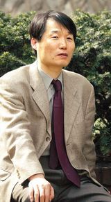 director, Center for economic catchup (http://t.co/7TWtRP0EpT).
Professor of economics, Seoul national university