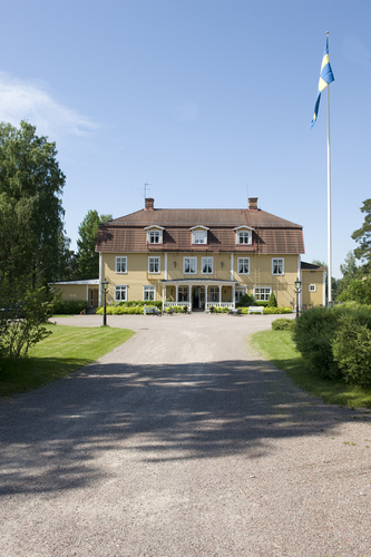 Leksands äldsta hotell i härlig sekelskiftesmiljö. Vårt kök arbetar till 100% med Nordiska & ekologiska råvaror.
