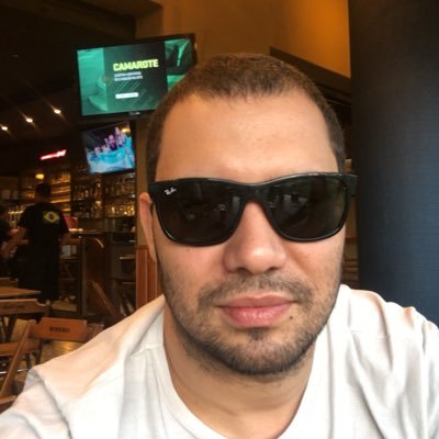 Um chato apaixonado pela vida, política e trabalho :)