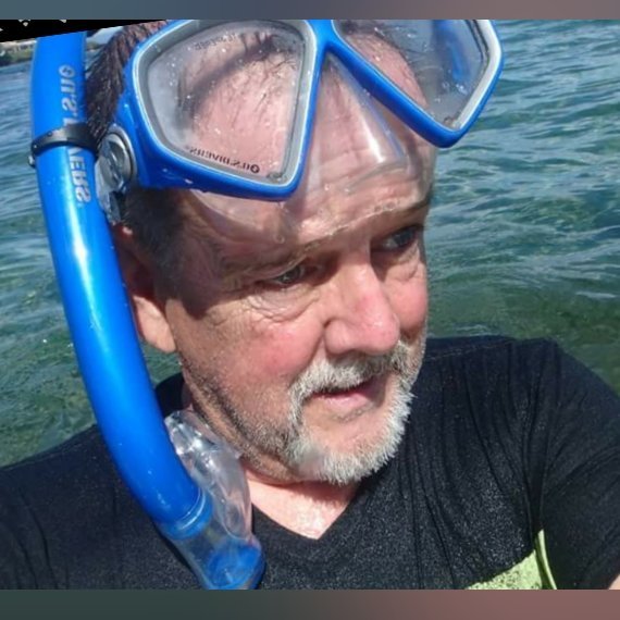 #resist
Male me too survivor
Former Jehovah Witness
QR Code Expert
Retired newspaper adman
Volleyball coach
Singer
Reflexologist
Dancer
Photographer