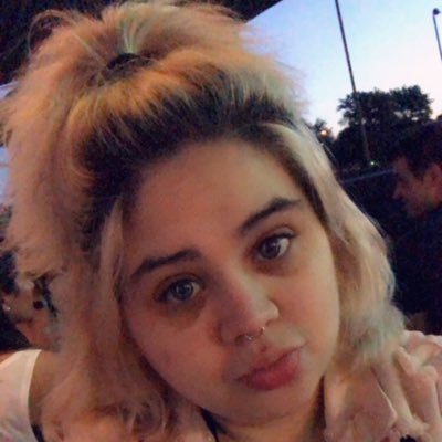 ComeSeeAshLeigh's profile picture. I’m a new mom. Soon to be Licensed cosmetologist. I’m here to show off my work and life.