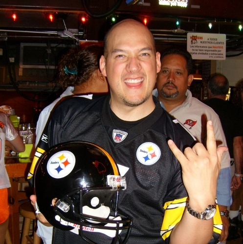 Ingeniero en Telecomunicaciones y por cierto GO STEELERS!!!