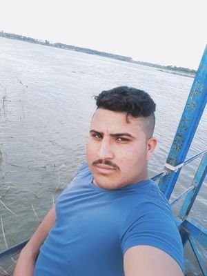 الشجرة مو على الفاس ذبت عتبها
عاتبت عود الفاس جي من خشبها