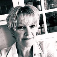 Liz Tait (@liztait_writer) 's Twitter Profile