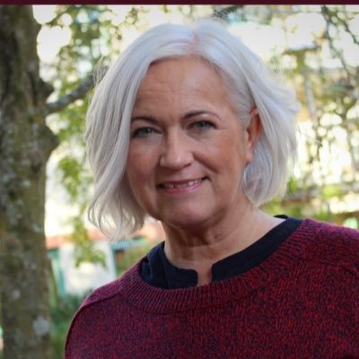 Huskvarnabo, kristdemokrat och sjukvårdsminister. Allt mer sällan på Twitter. För frågor maa statsrådsuppdraget s.registrator@regeringskansliet.se