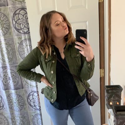 emma_eskelinen1's profile picture. Proverbs 4:23 // 1-26-19💍
