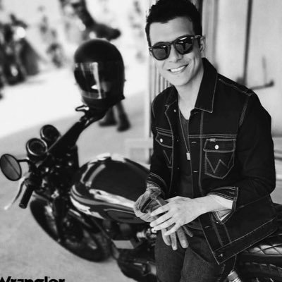 Twitter fan group who loves Jericho Rosales. We can tweet each other about Echo news, his work, his passion or simply just how we love him. Echo fans, lesdudis!