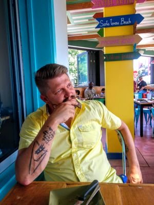 Stand-up comedian/funny person/thinker(more so than the average) Second City Training Center grad. New Orleans/Chicago/California. Start following me, creep!