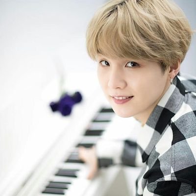 soy fansese de @carlamedina @rogergzz y @Miguel_G y del team ROGARLA4EVER y soy axelera @AxelOficial y #MEDINER @BTS_twt #ARMY #SUGA #JIN