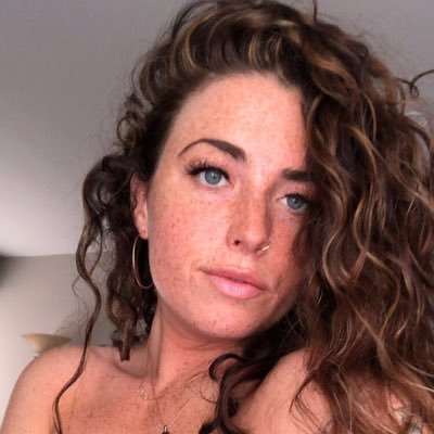 bri_cheesyy's profile picture. back.....it up