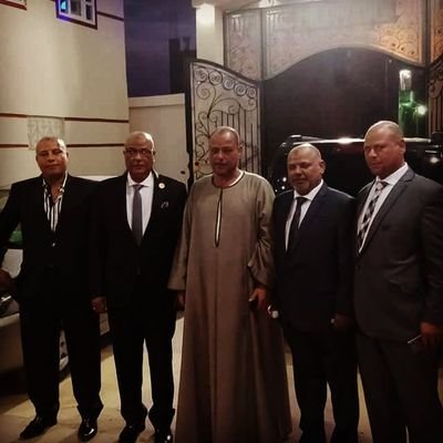 احب الخير لكل الناس والرياضه والسياسه والرومانسيه