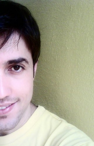 Bom, trabalho com musica recentemente. Sou guitarrista há onze anos... procuro contatos profissionais e amigos. Sigam-me!!!  :D