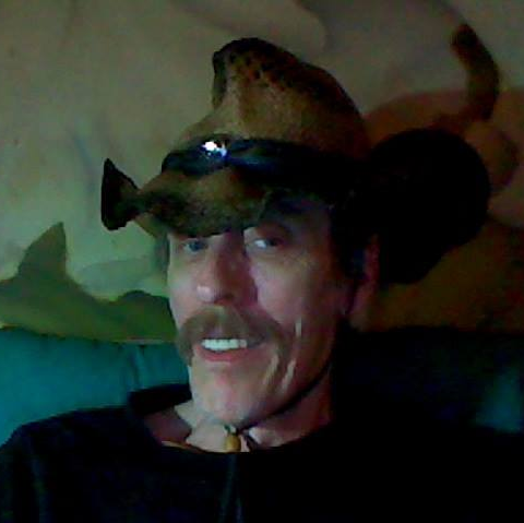 just look at my photo i,m an older hippie love my music and women old classic movies.