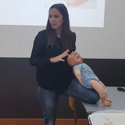 Mamá de 3, Doctora en Fisioterapia, especializada en pediatría y Atención Temprana. PDI en la Universidad de Sevilla y feliz a más no poder!!