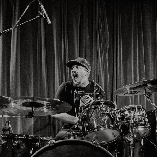 drummer, writer, editor, wannabe intellectual
--boredom is a myth--