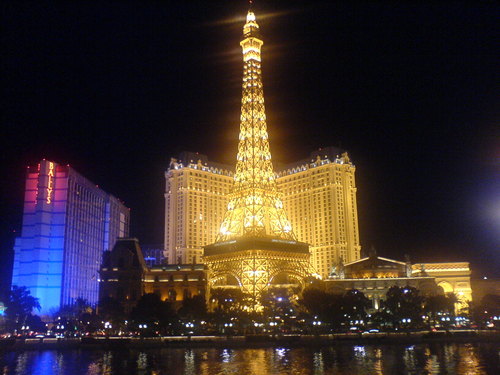 Tips and information for your perfect trip to the entertainment capital. Gambling, shows, attractions, hotels.