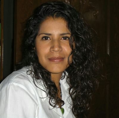 Vivo agradecida por el regalo de vida que Dios me da , amo a mí familia y soy Americanista 1000%