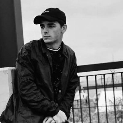 VincentCrump10's profile picture. “Gotta fight through to achieve what you most desire.” Snap: @vinniecrump   Insta:@crump_vinnie2