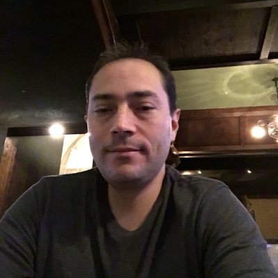 victor_olloqui's profile picture. Expert in logistics, passionate about trading.