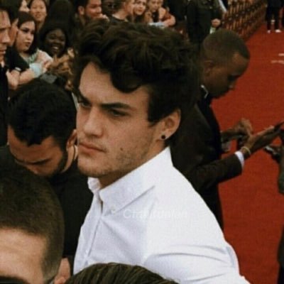 fanzconfessions's profile picture. dm your confessions about others!