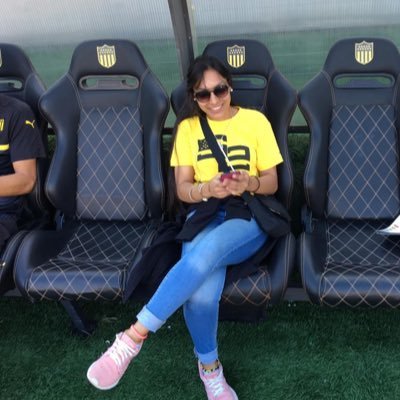 Hincha y Socia del CLUB ATLÉTICO PEÑAROL ⚫️🟡
Más salteña que la naranja 🍊