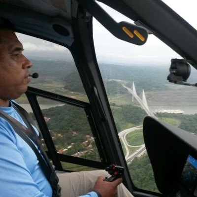 cbraddicklay's profile picture. Traductor publico, piloto comercial de helicoptero..... sincero. y directo en decir lo que pienso..... a veces demasiado.... :)
