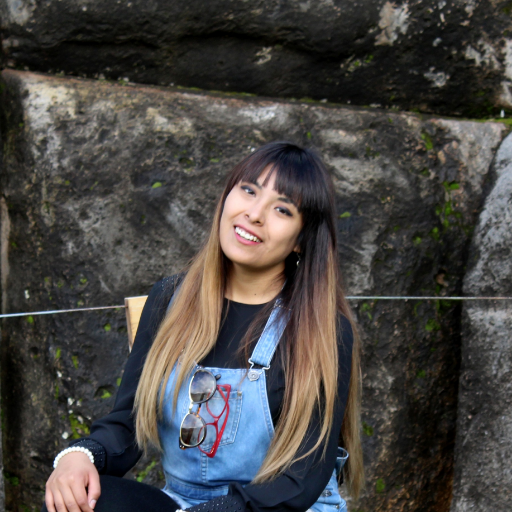 Mercadóloga, Publicista, Cat Lover, apasionada por el Arte y la Música. SemiVegetariana.