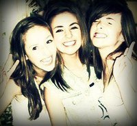 Emelia_xo's profile picture. Be yourself, even if that does get you into trouble ;)