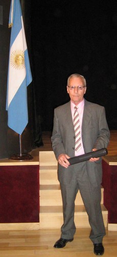 Magister en p.p  y gob. -Esp.en género,pp y Soc-Premio S.Juan Bautista 2007-Asesor Politico-Escritor-Analista político