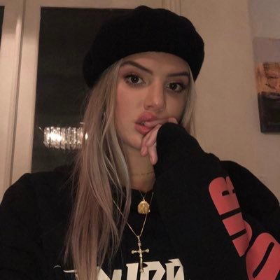 alissaholic's profile picture. @alissaviolet stole my heart and my storage 💞
