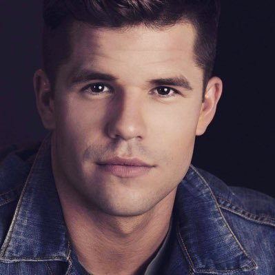 Charlie_Carver Profile Picture