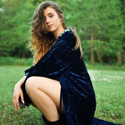 nell_cummings's profile picture. get right or get left