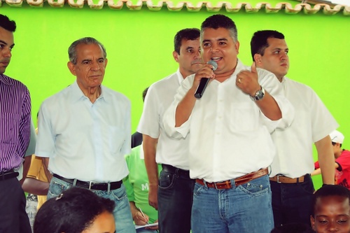O Vereador Charles Bento nasceu em Goiânia de familia  humilde aprendeu com seus pais que o trabalho e a honestidade vem acima de tudo.
¨VOTE CERTO¨  28600