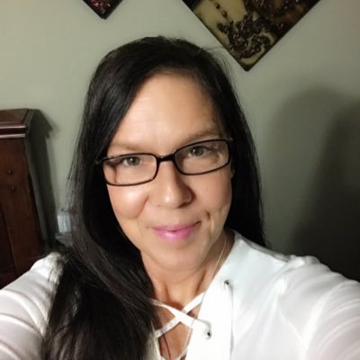 KristiHurst3's profile picture. When Facebook is down, you try to learn Twitter! 😂