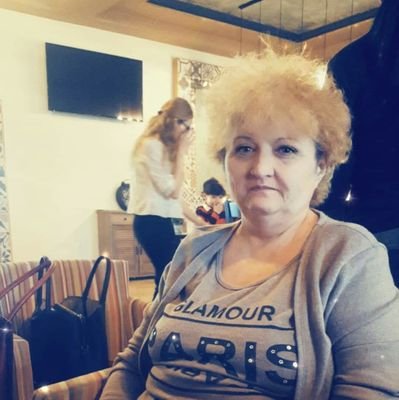 I AM A ROMANIAN ENGLISH TEACHER.I LIVE IN CONSTANTA NEAR THE BLACK SEA COAST.I LOOK GOOD FOR MY AGE.I LIKE ROCK MUSIC .I LOVE METALLICA.I LOVE KIDS .