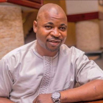 The fan club of a Great Man ; Father , activist and Philanthropist - MC OLUOMO