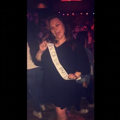 ANNIKA_CARTER's profile picture. | WIU 19' | Instagram: annikamichelle | snapchat: annikaacarter |