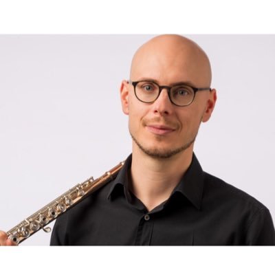 Stellv. Soloflötist des Philharmonischen Orchesters der Hansestadt Lübeck, Dozent an der Akademie des Hamburger Konservatoriums, Powell Artist #WeAreVQPowell