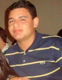 Acho que não sei quem sou só sei do que não gosto.Não tenho beleza que chame a atenção,mas atrás deste rosto feio,tem um cara legal.FLUMINENSE FUTEBOL.Amigos.