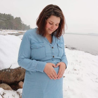 Liiindsiii's profile picture. Overcame a #LDR with @rellakat316................ Our princess was born 12/2!