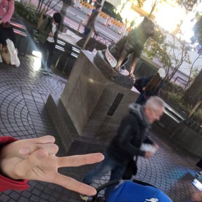 ハチ公像の前で自撮りをします
#ハチ公 #SHIBUYA
土日祝定休

※現在更新停止中