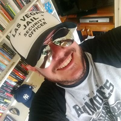 diego_palavro's profile picture. leitura. rock'n'roll. pizza. mortadela. cheeseburguer. filmes de terror. seriados...  tudo me diverte