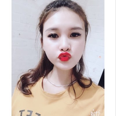 uyentay286's profile picture. 