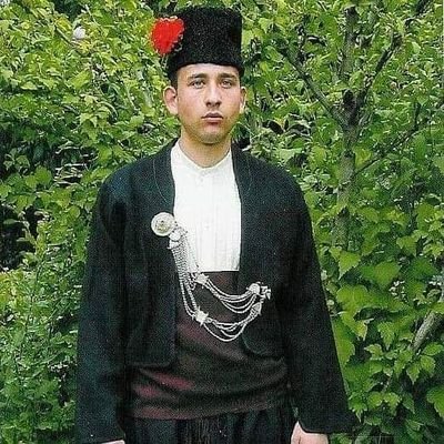 I study linguistics, speak 2 languages working on my 3rd. Perennialist. I will tweet about none of these things. 🇧🇬/🏴