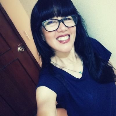 diseñadora gráfica, bailarina aficionada, dog lover, mamá