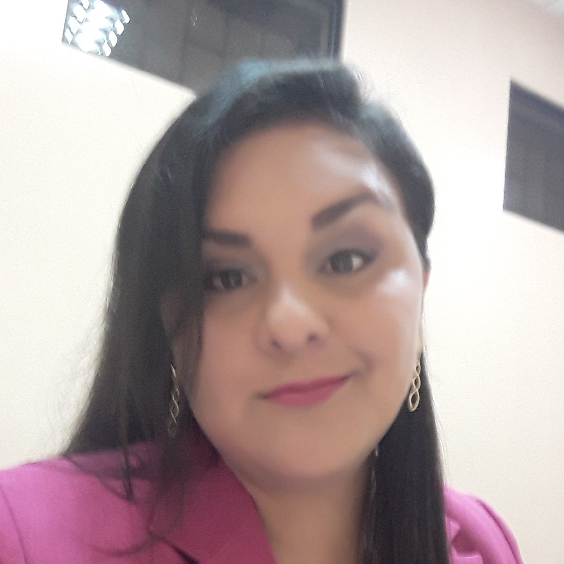 Arquitecta, hija, madre, sobreviviente, amante acerrima de la vida. Un día a la vez!!!
