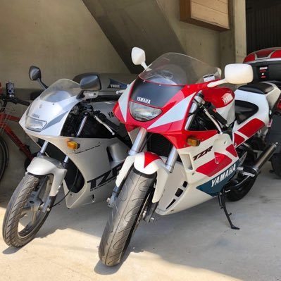 バイク垢 サルト ル マンド 自分の中での候補は スズキ Gsx250sカタナ です 他には カワサキ Gpx250r ホンダ Cbr250f がありますが こちらはは部品供給が分からないので困っています これらに乗っている人どういう状況か教えてください ホンダ